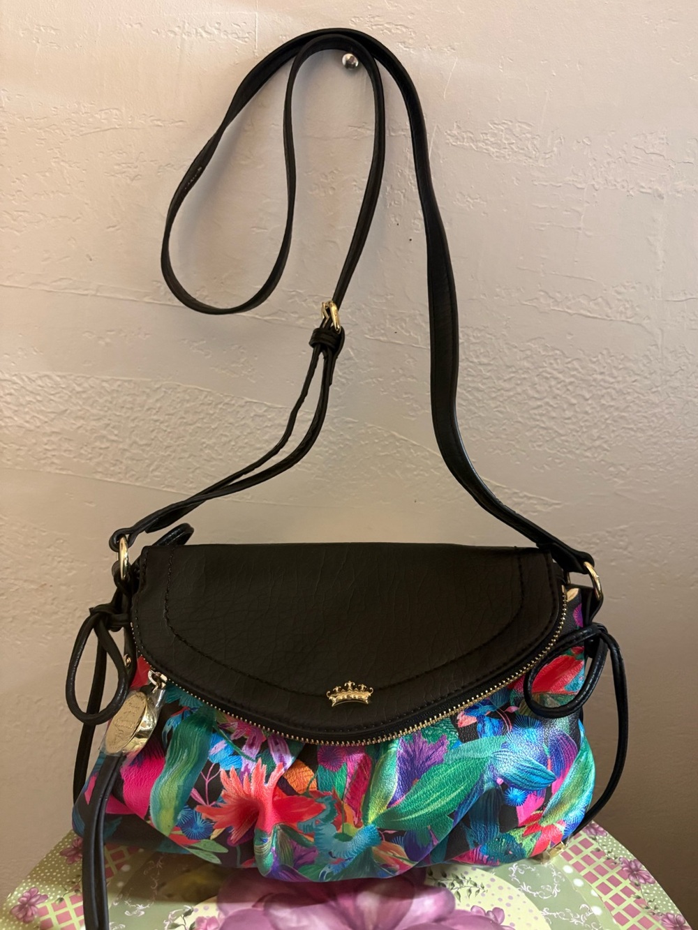 Juicy Couture Faux Tropical Floral Crossbody Traveler Purse - NWOT